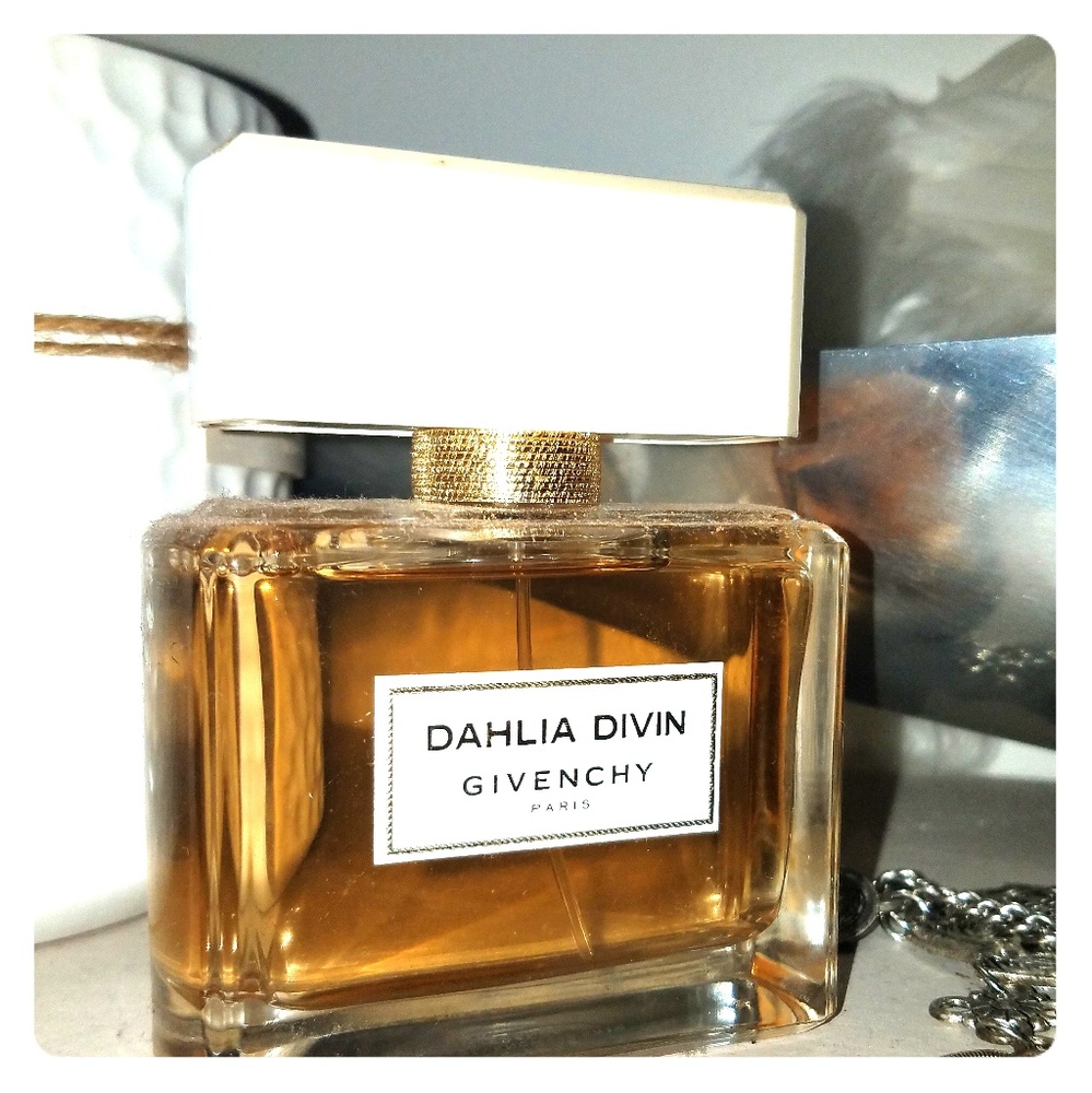 Dahlia Divin Fragrance

by Givenchy